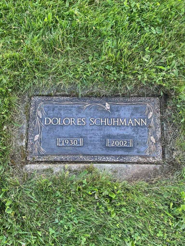 Dolores Schuhmann's grave. Photo 3