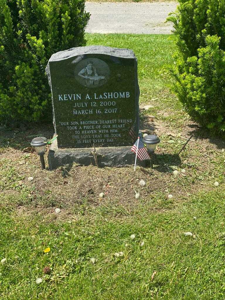 Kevin A. LaShomb's grave. Photo 3