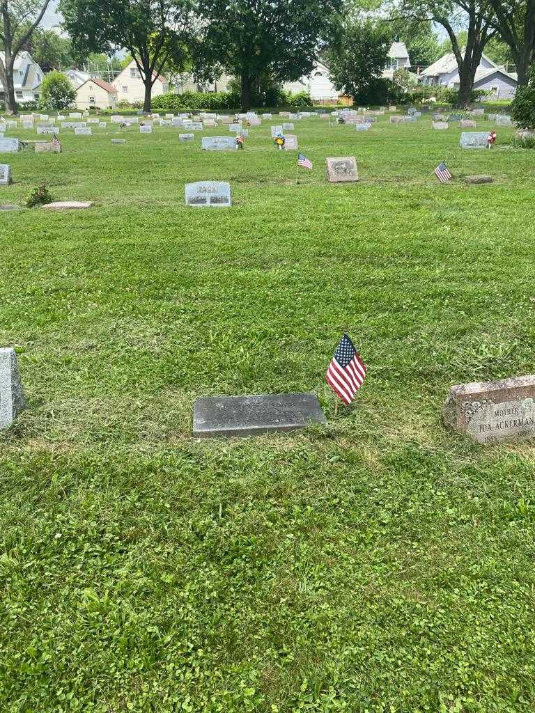 Edward J. Sasin's grave. Photo 2