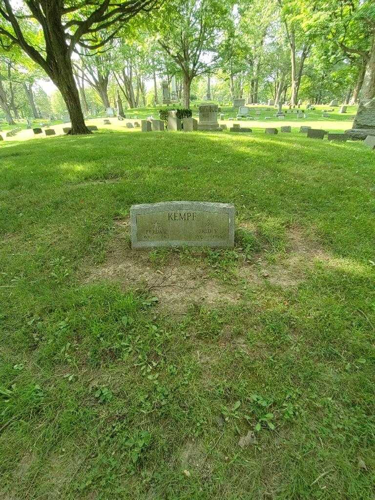 Frieda Z. Kempf's grave. Photo 1