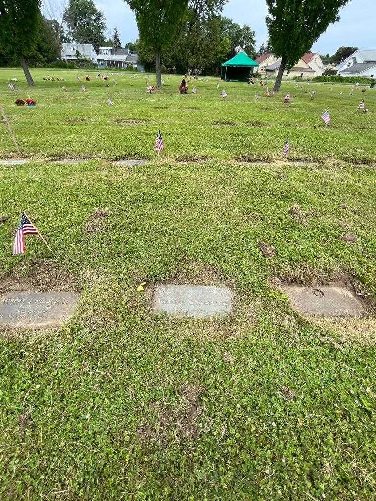 Beatrice G. Stapleton's grave. Photo 1