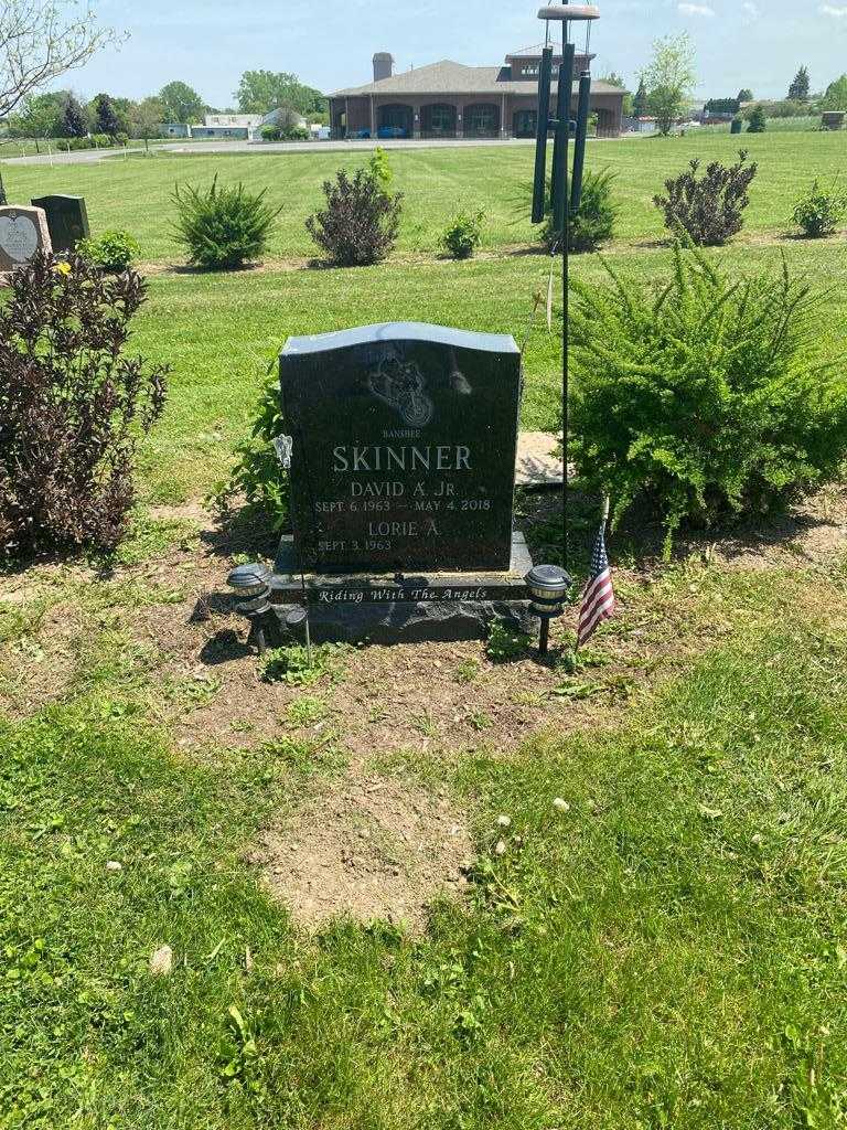 David A. Skinner Junior's grave. Photo 2