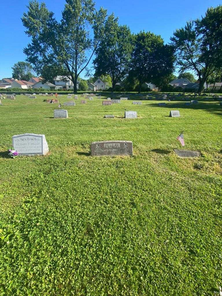 Walter J. Pullar's grave. Photo 1