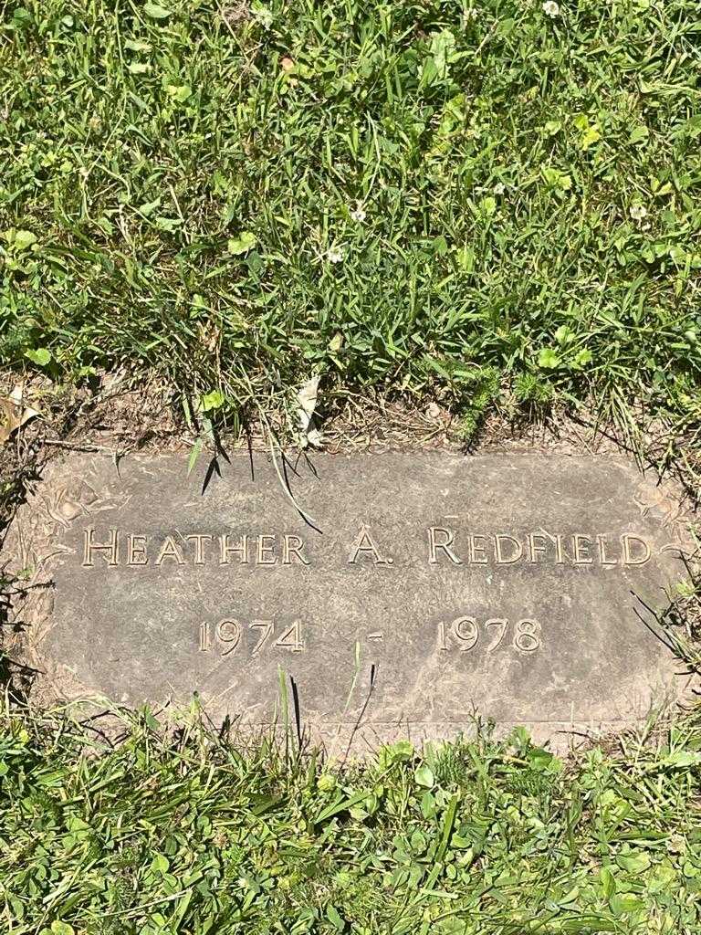 Heather A. Redfield's grave. Photo 2