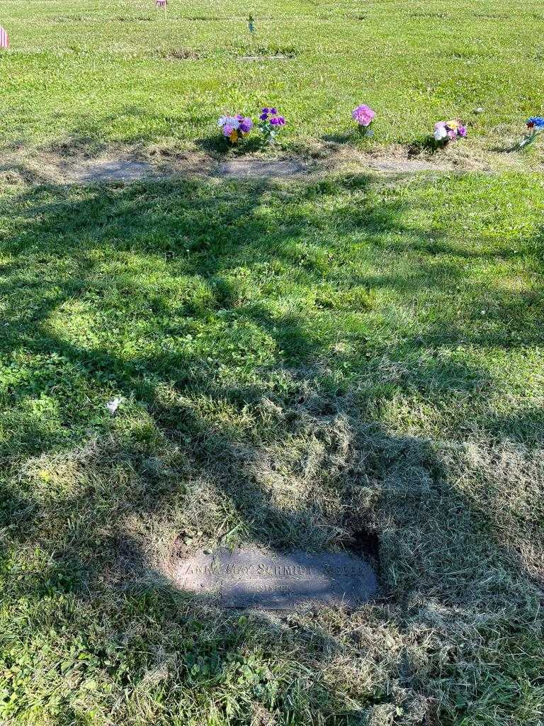 Anna May Schmidt Weber's grave. Photo 2