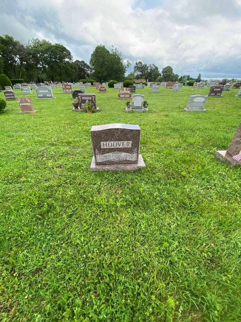 Grace Hoover's grave. Photo 1