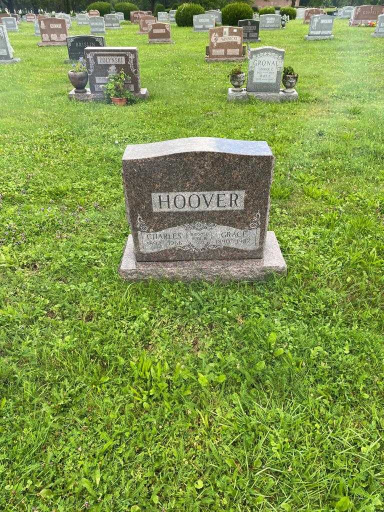 Grace Hoover's grave. Photo 2
