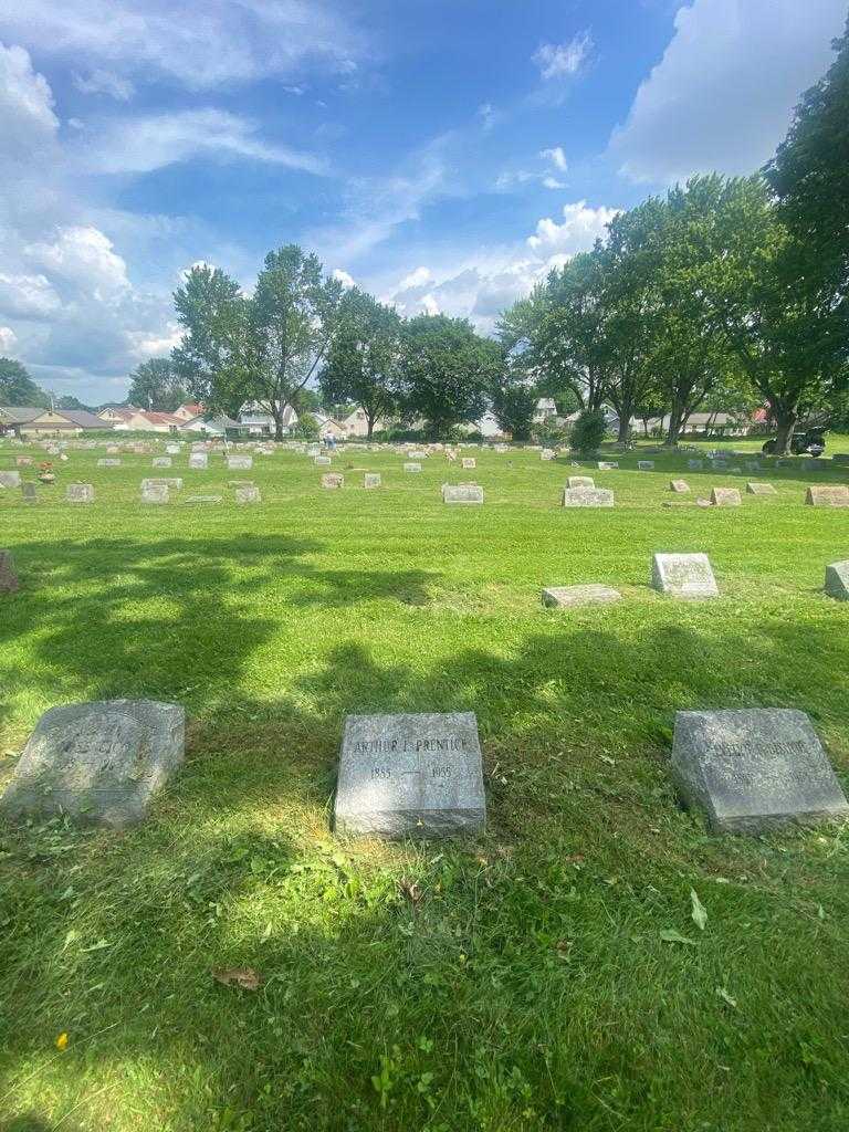 Arthur E. Prentice's grave. Photo 1
