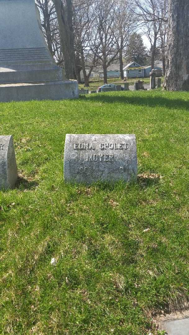 Edna Cholet Moyer's grave. Photo 2