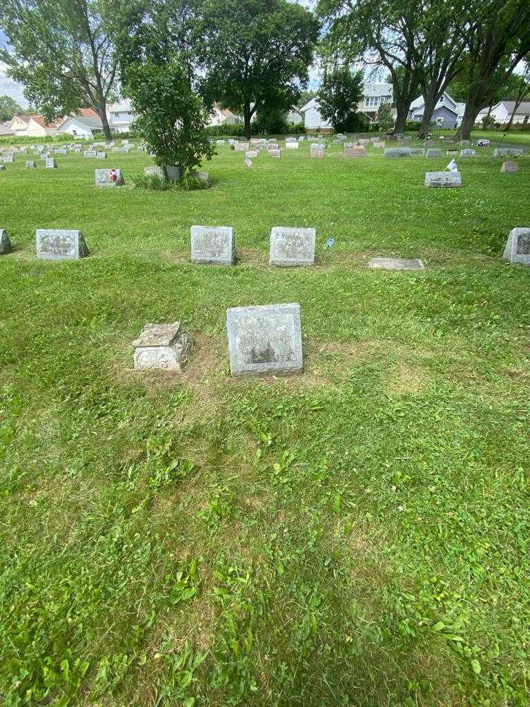 Arhur Weiner's grave. Photo 1