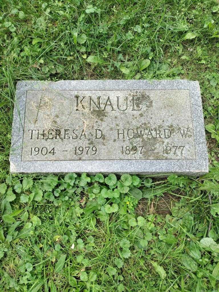 Theresa D. Knaul's grave. Photo 3