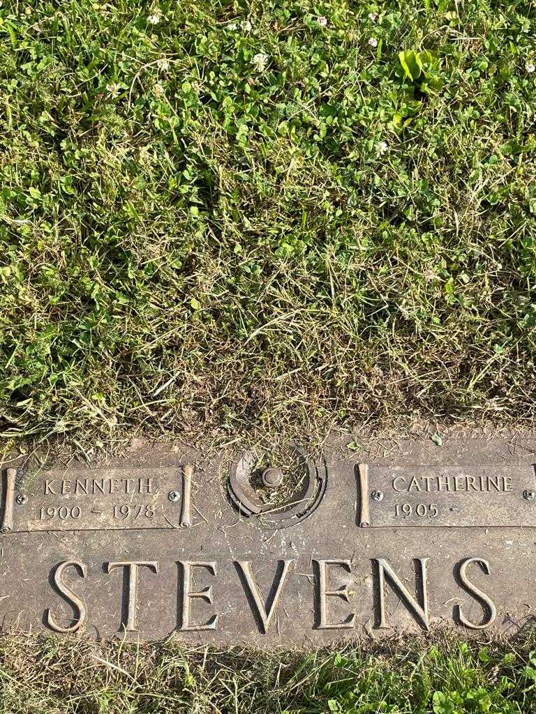 Kenneth Stevens's grave. Photo 3
