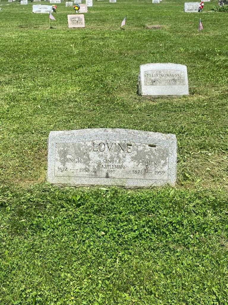 Angie Lovine's grave. Photo 2
