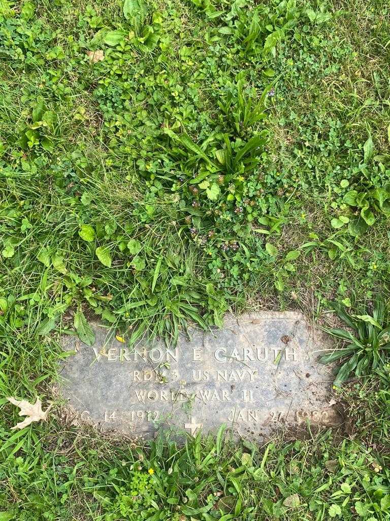 Vernon E. Caruth's grave. Photo 4