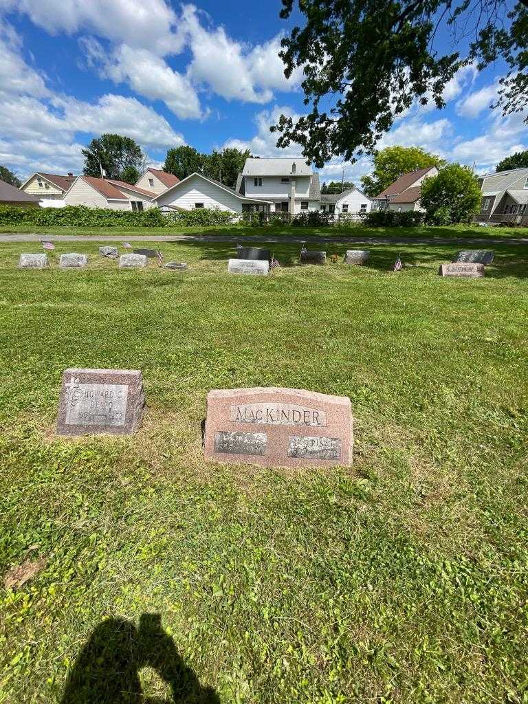 Morris T. Mackinder's grave. Photo 1