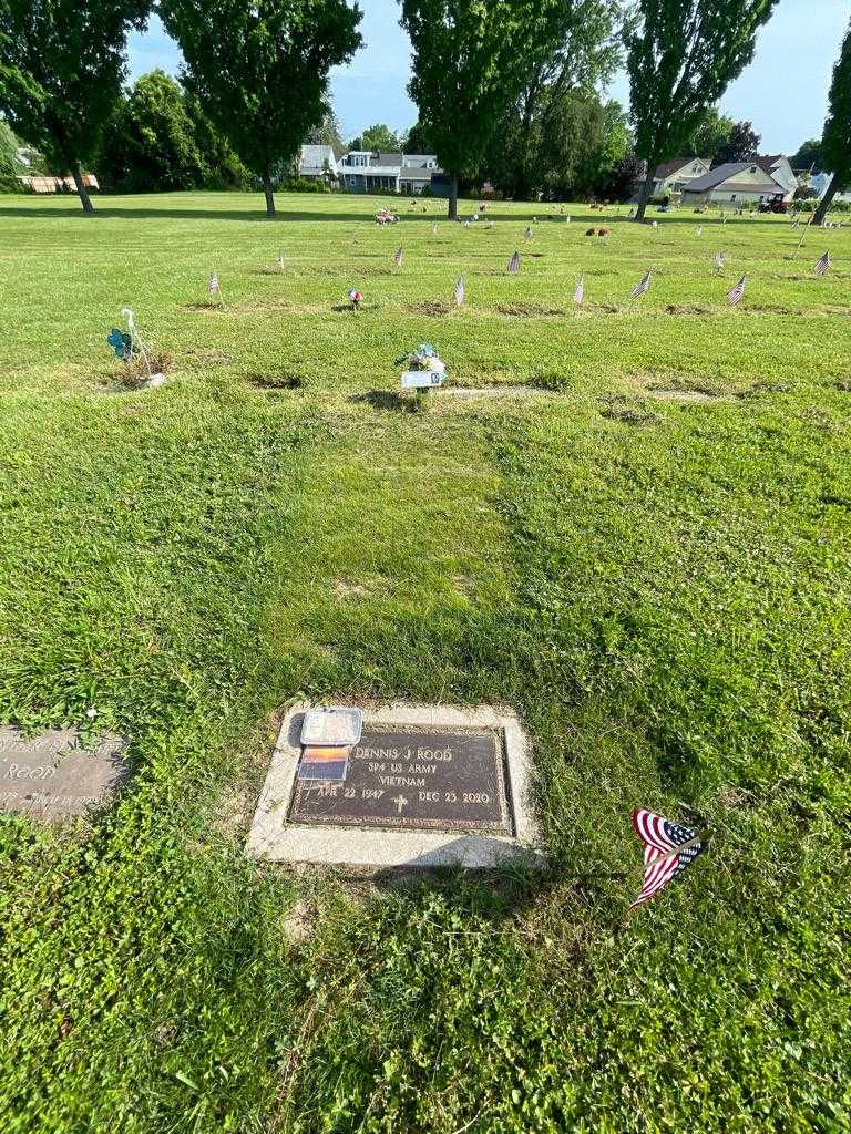 Dennis J. Rood's grave. Photo 1