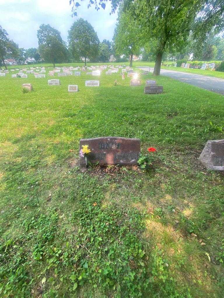 Ellen L. Haag's grave. Photo 1