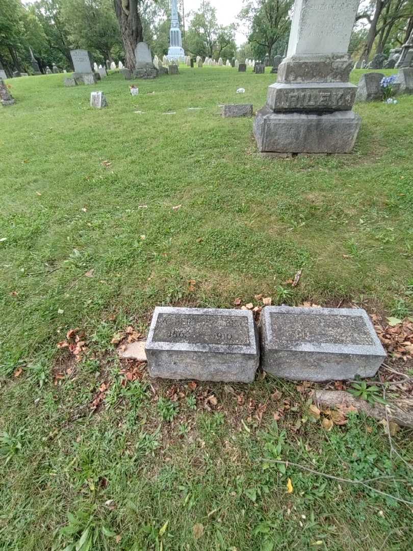 Albert J. Weber's grave. Photo 1