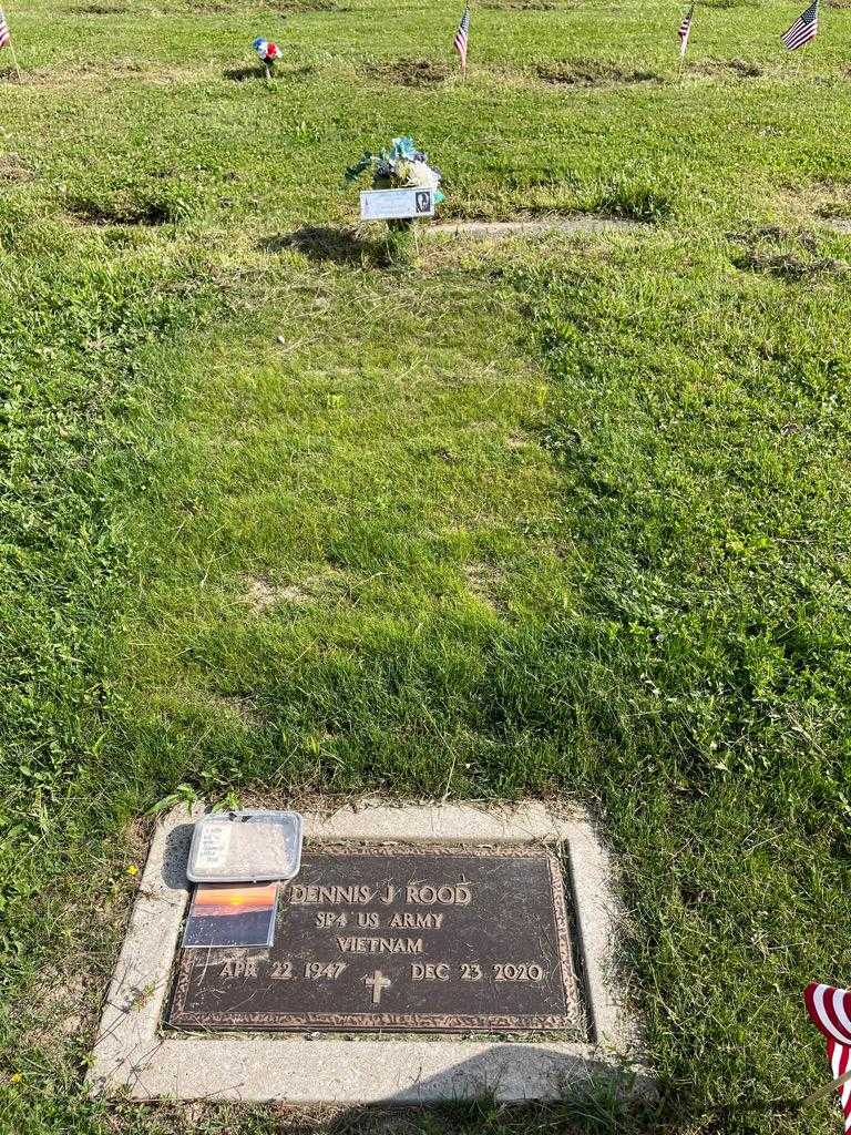 Dennis J. Rood's grave. Photo 2