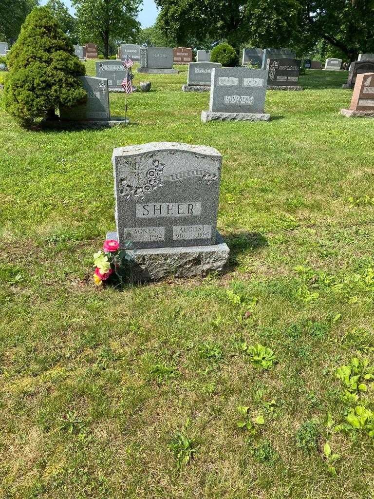 August Sheer's grave. Photo 2