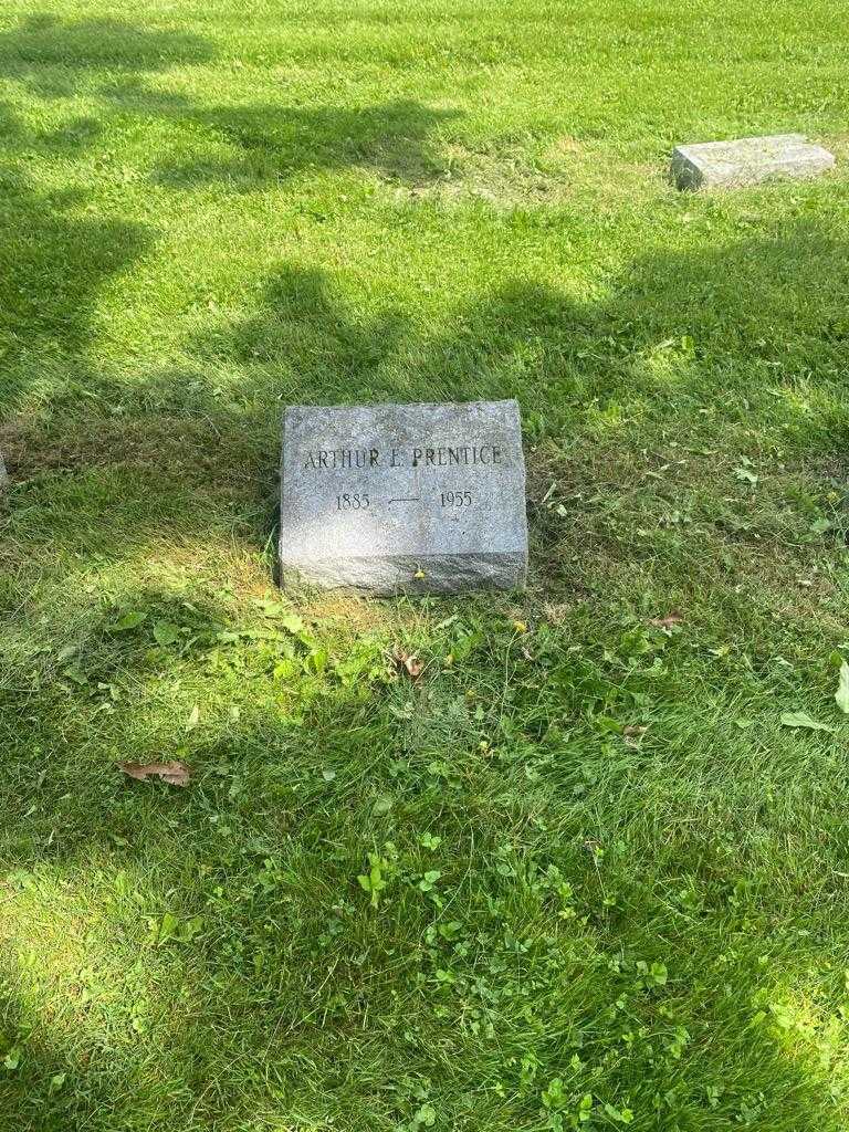 Arthur E. Prentice's grave. Photo 2