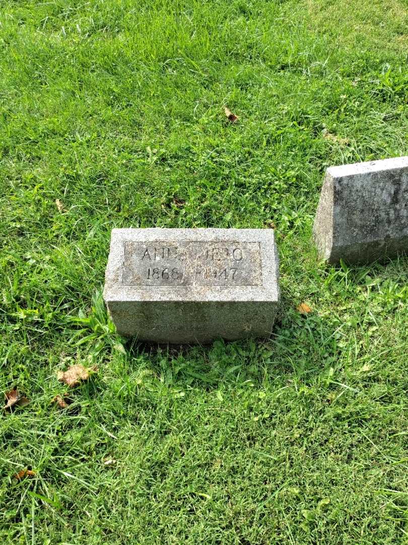 Anna Ring Jero's grave. Photo 2