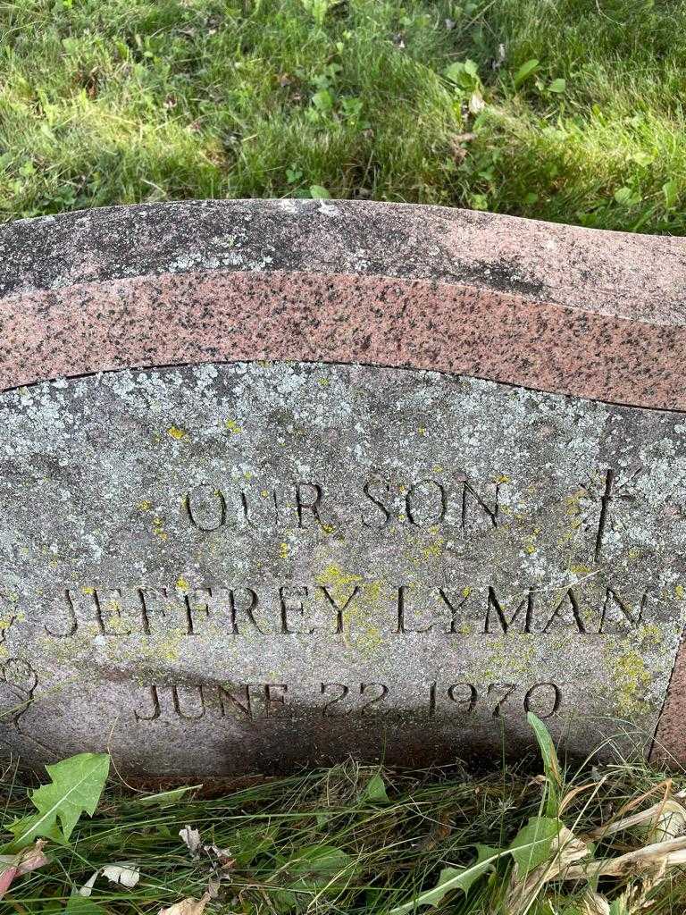 Jeffrey Lyman's grave. Photo 3