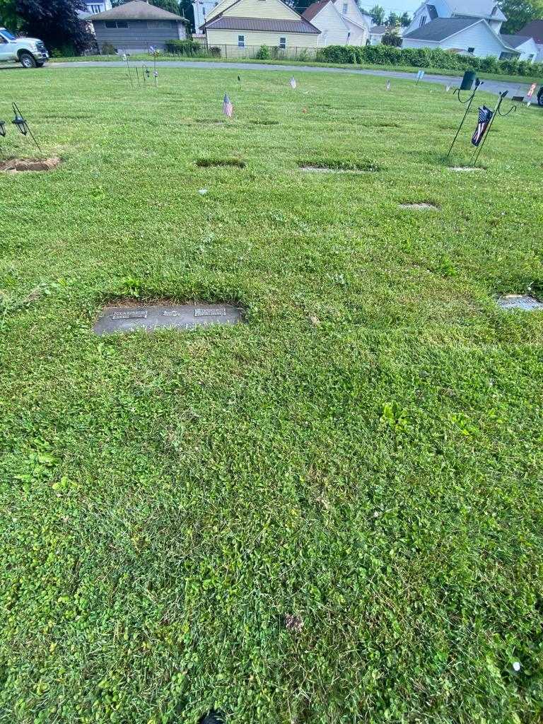 Clarice D. Spencer's grave. Photo 1