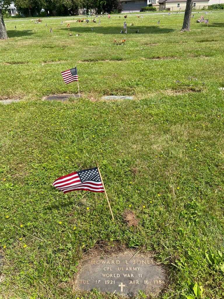 Howard L. Jones's grave. Photo 2