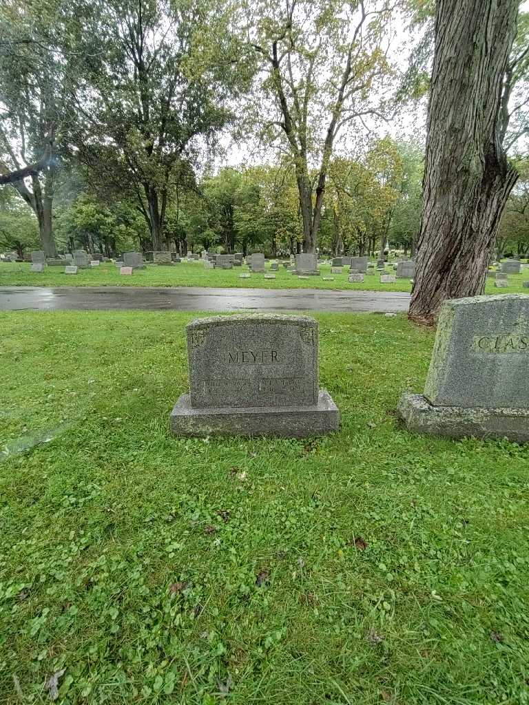 Mabel Meyer Milbyer's grave. Photo 2