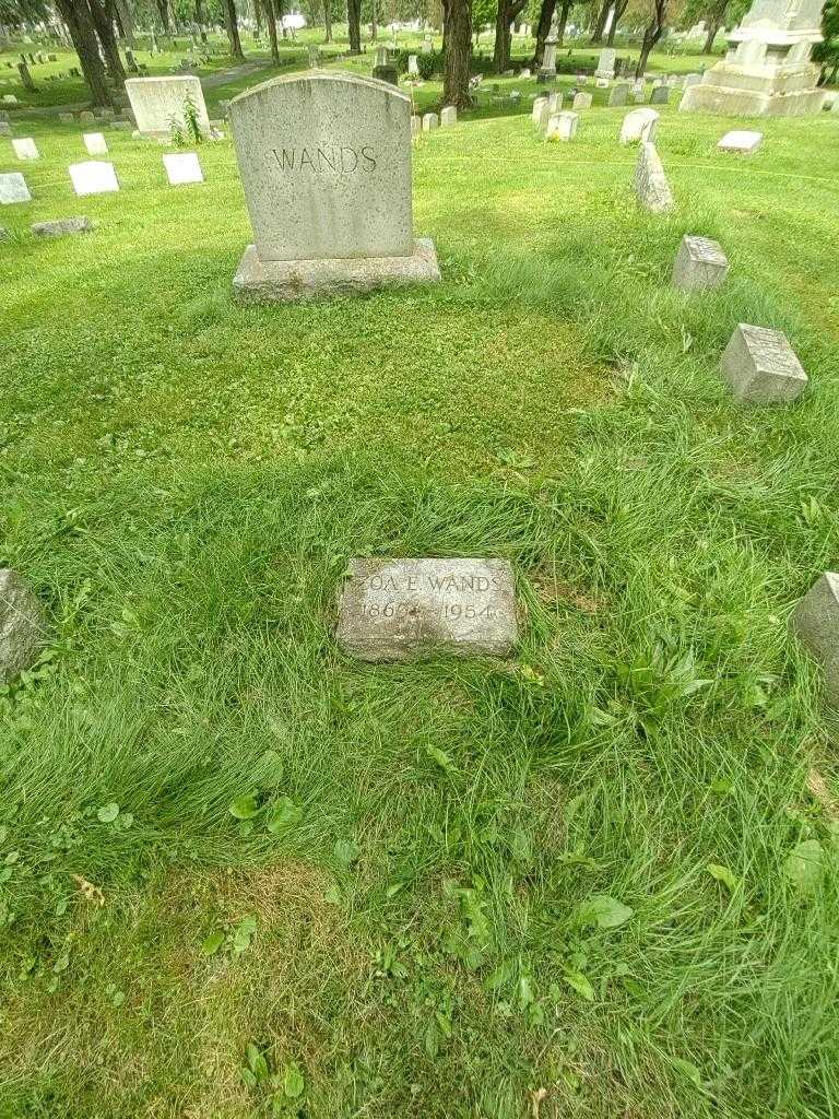 Zoa E. Wands's grave. Photo 1