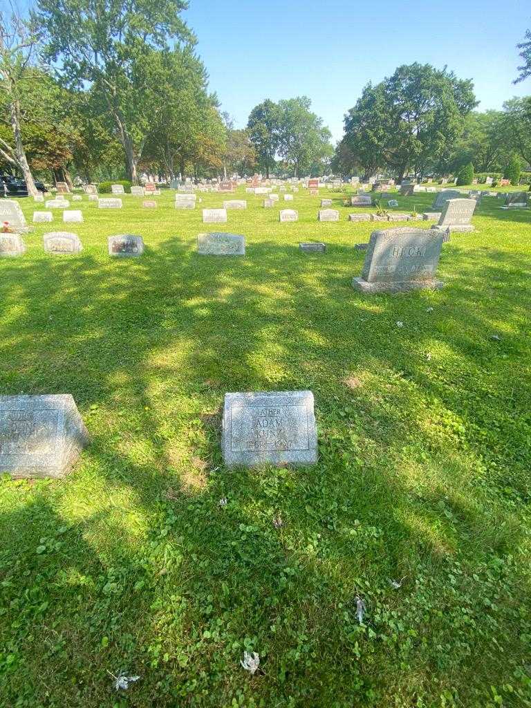 Adam Kunz's grave. Photo 1
