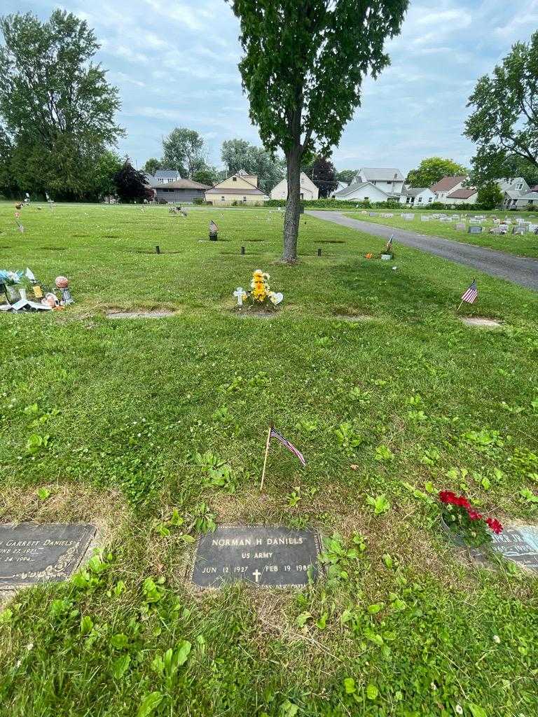 Norman H. Daniels's grave. Photo 1