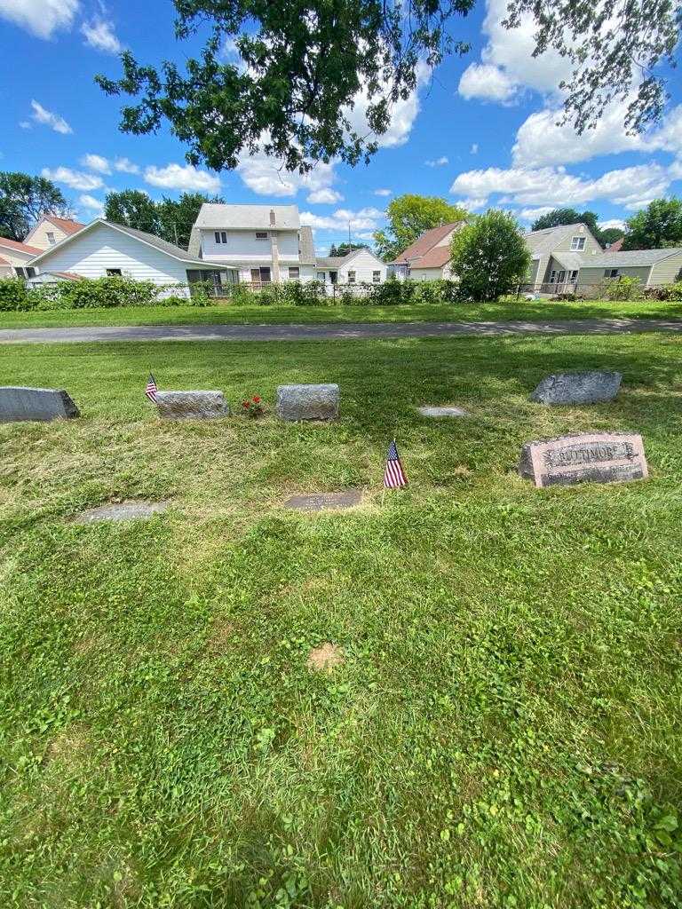 John G. Fliss's grave. Photo 1