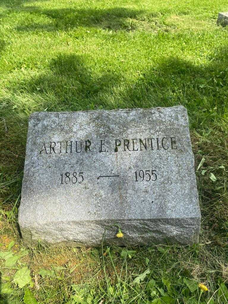 Arthur E. Prentice's grave. Photo 3