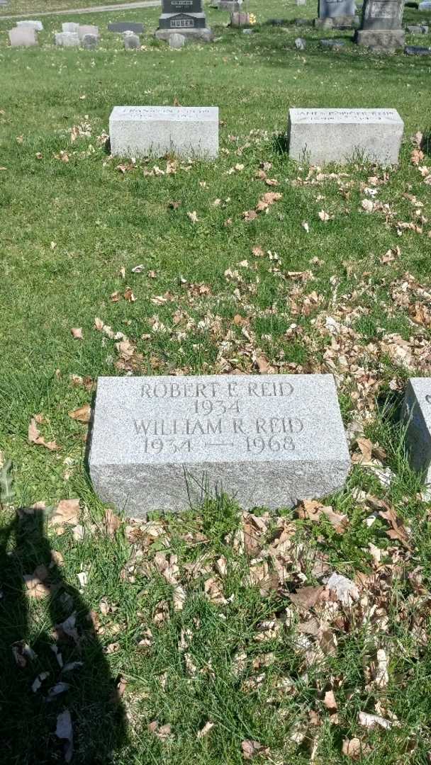 Robert Edwin Reid's grave. Photo 2