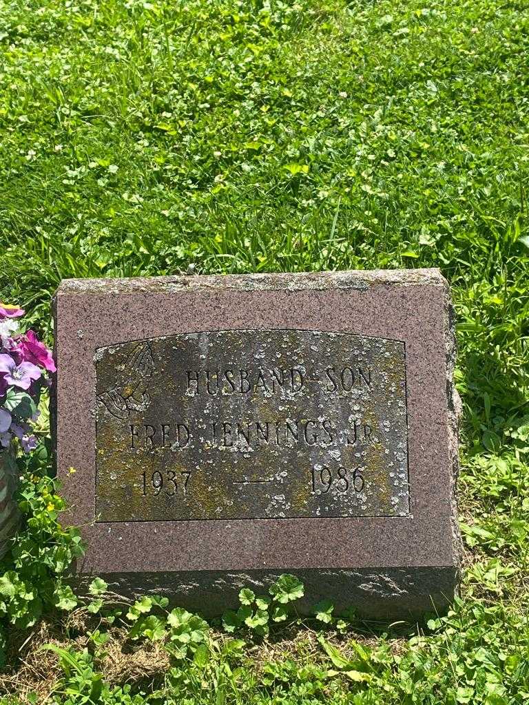 Fred Jennings Junior's grave. Photo 3
