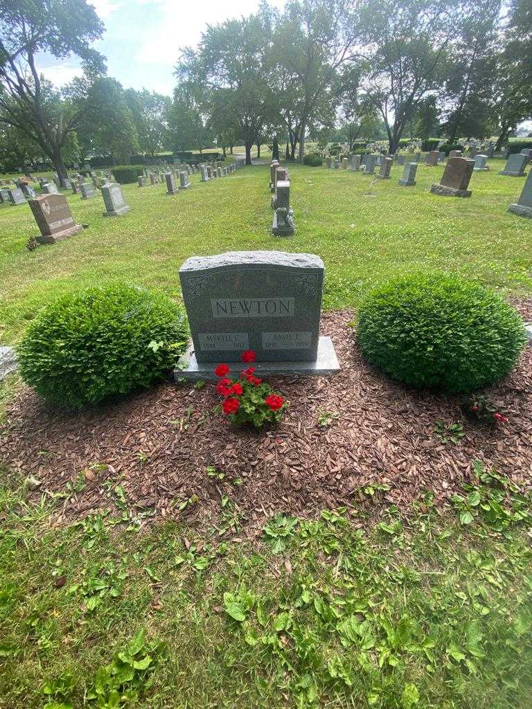 Myrtle C. Newton's grave. Photo 1
