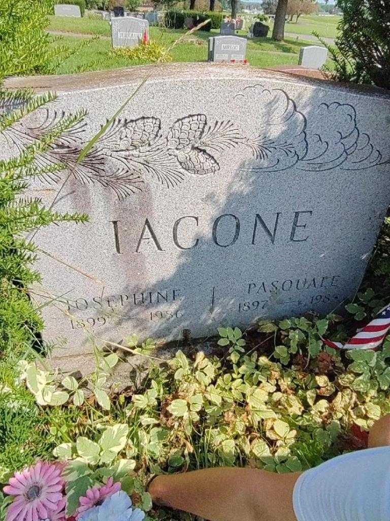 Josephine Iacone's grave. Photo 3