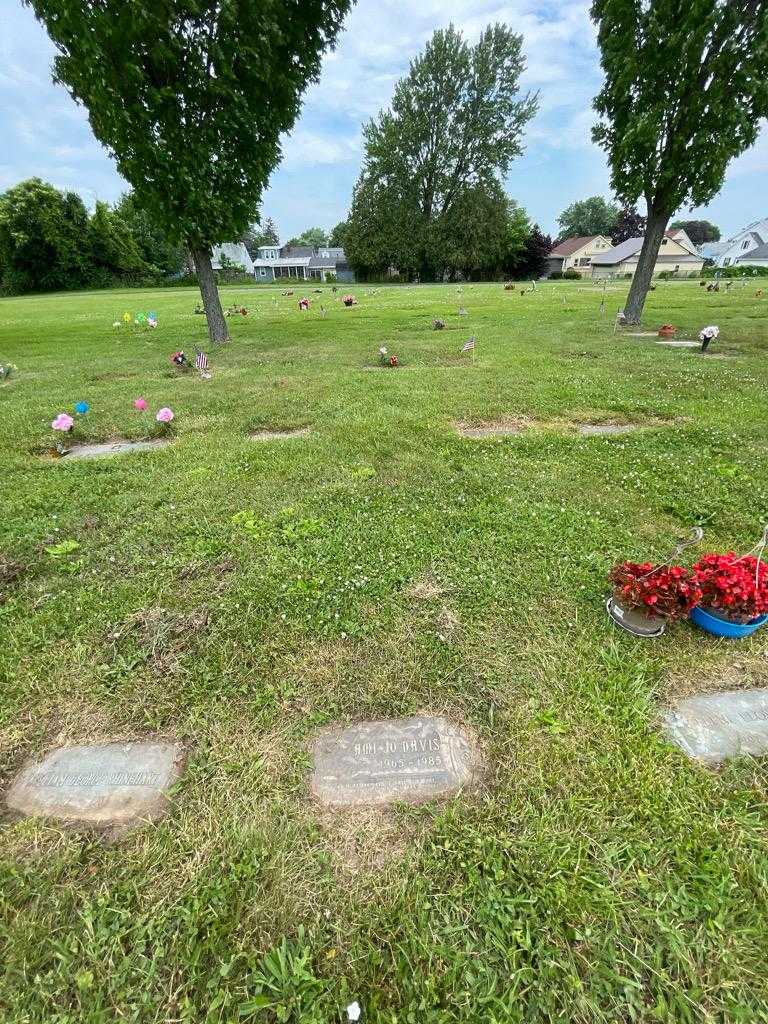 Ami Jo Davis's grave. Photo 1