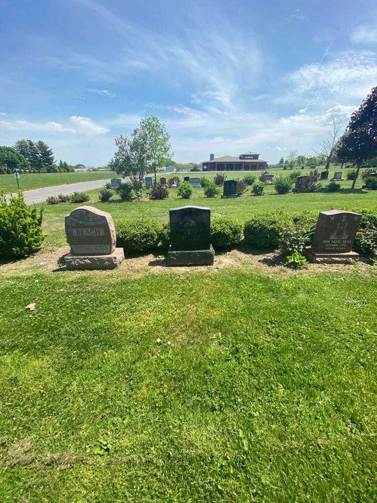 Antoinette M. Mouity's grave. Photo 1
