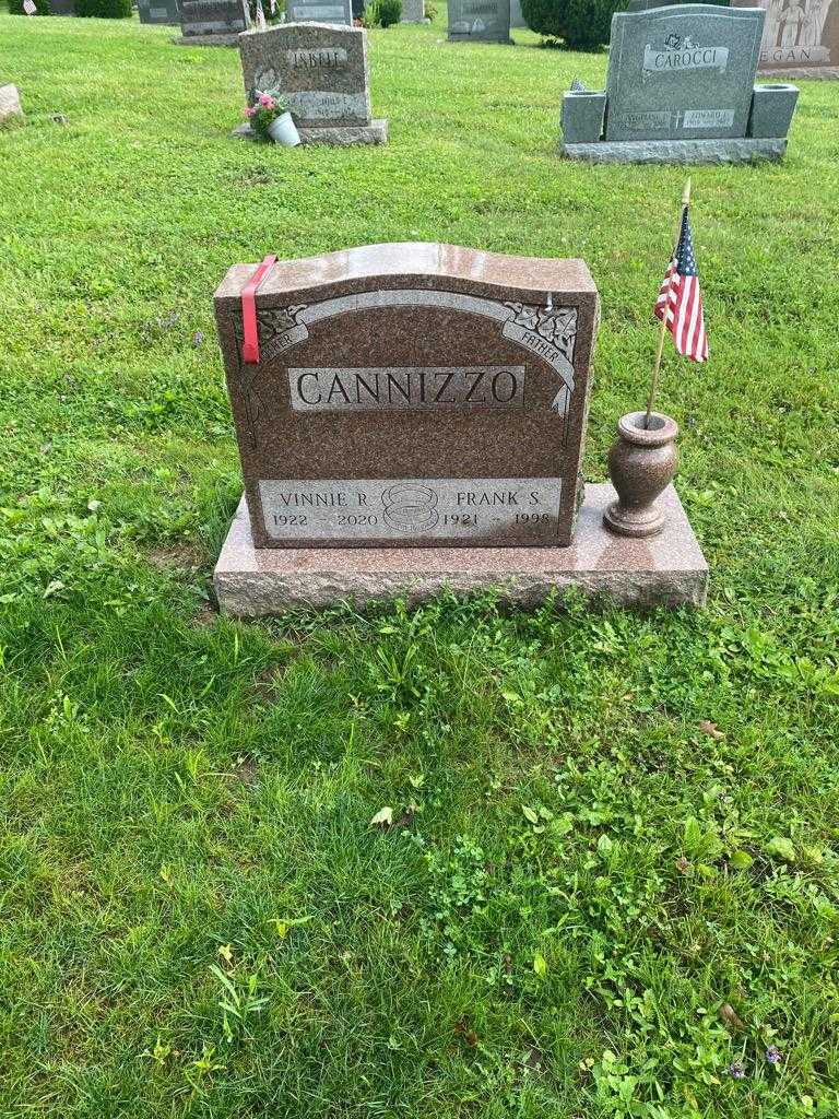 Vinnie R. Cannizzo's grave. Photo 2