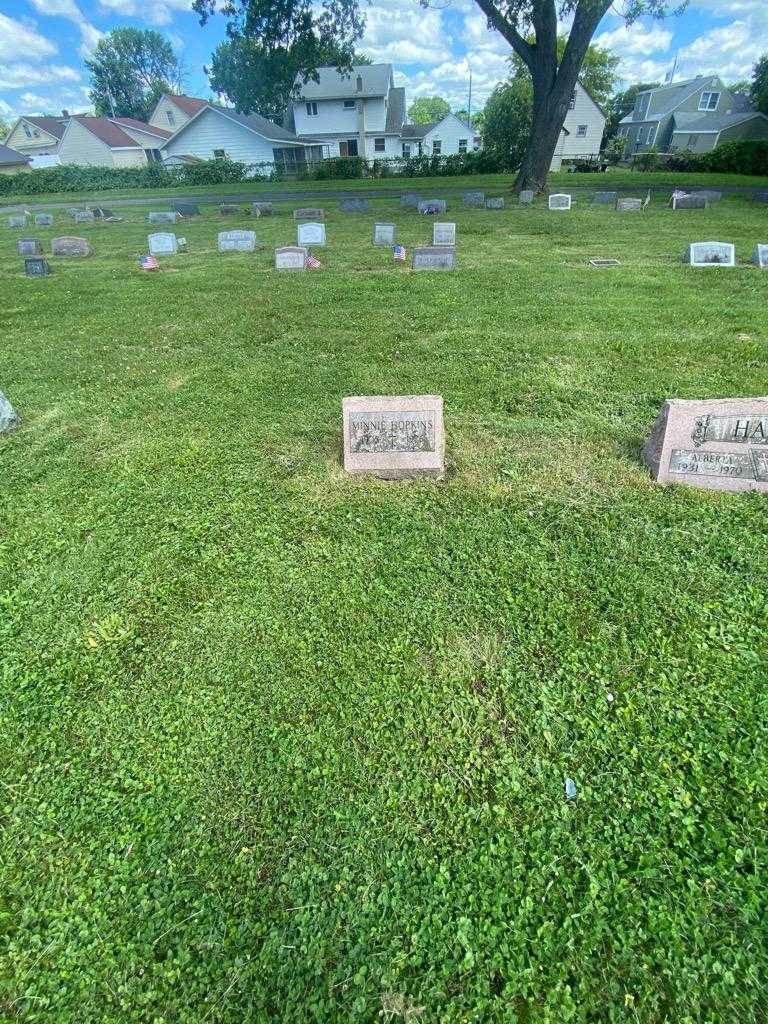 Minnie Hopkins's grave. Photo 1