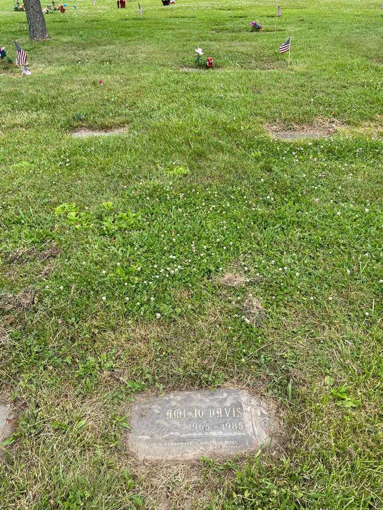 Ami Jo Davis's grave. Photo 2