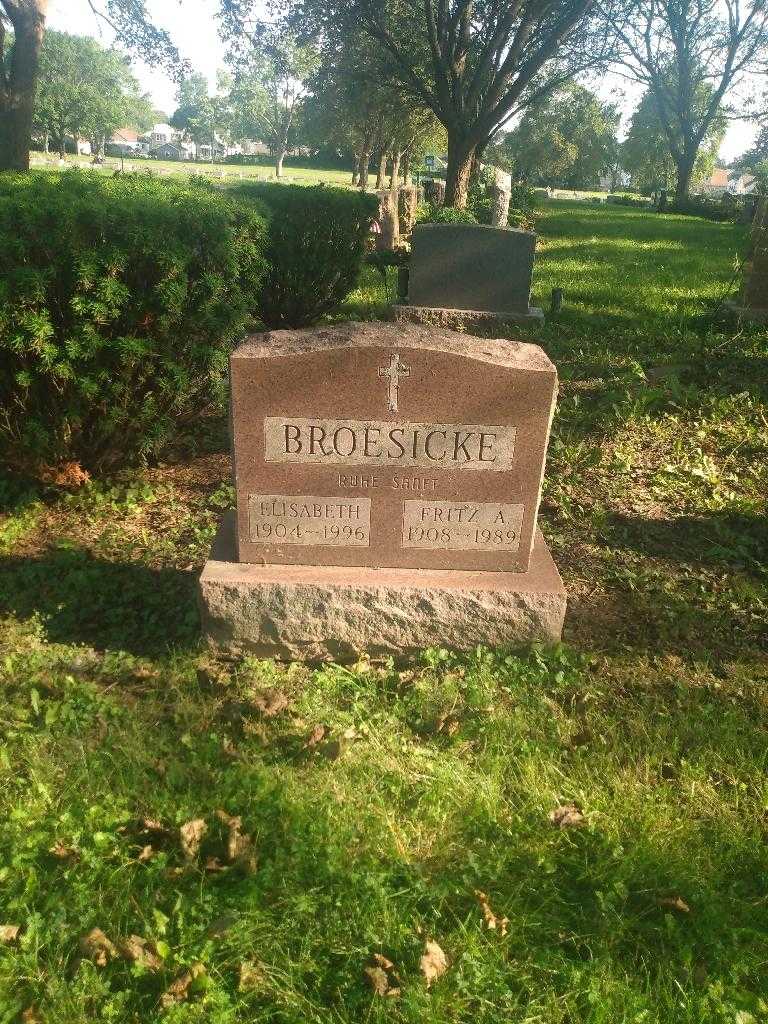 Fritz A. Broesicke's grave. Photo 1