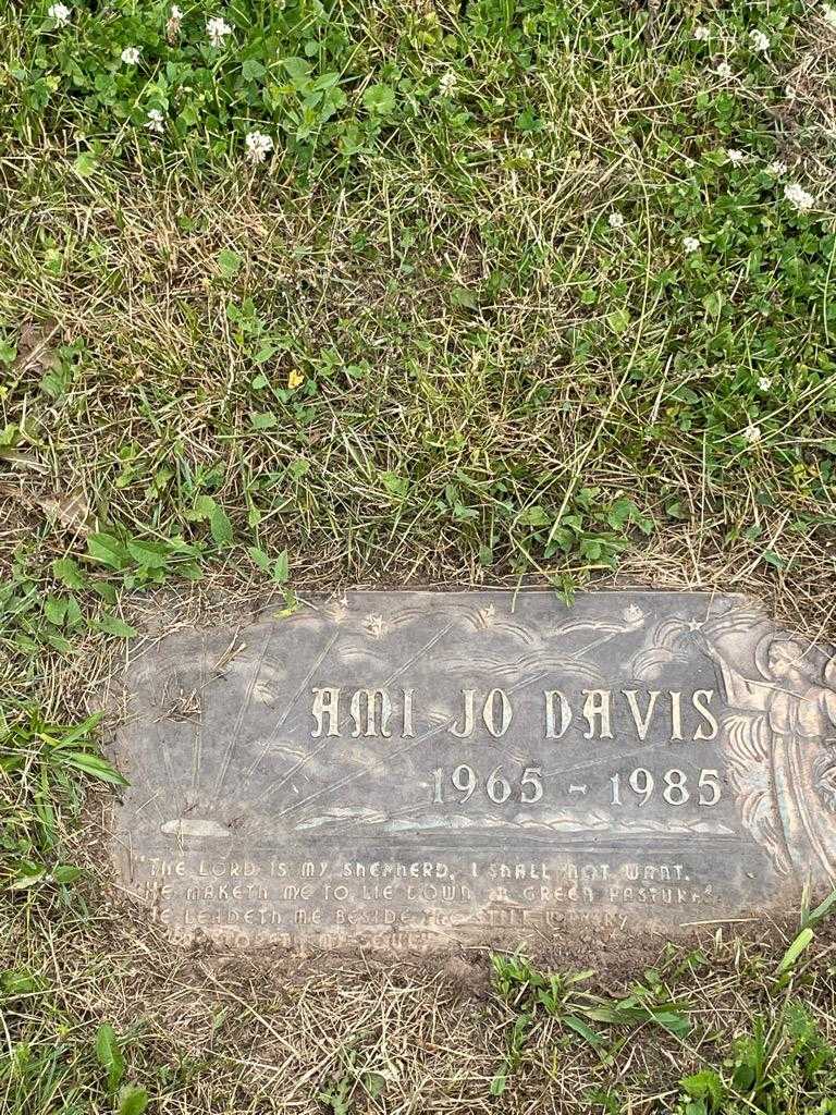 Ami Jo Davis's grave. Photo 3
