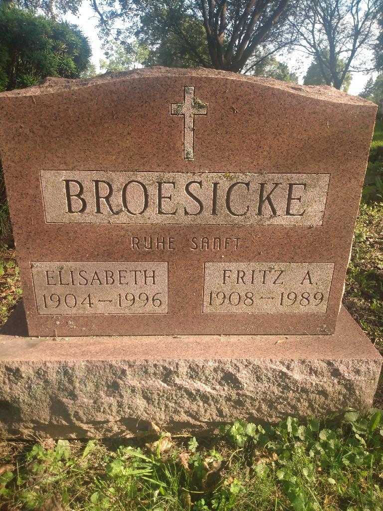 Fritz A. Broesicke's grave. Photo 3