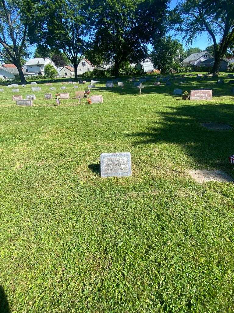 Perry E. Van Patten's grave. Photo 1