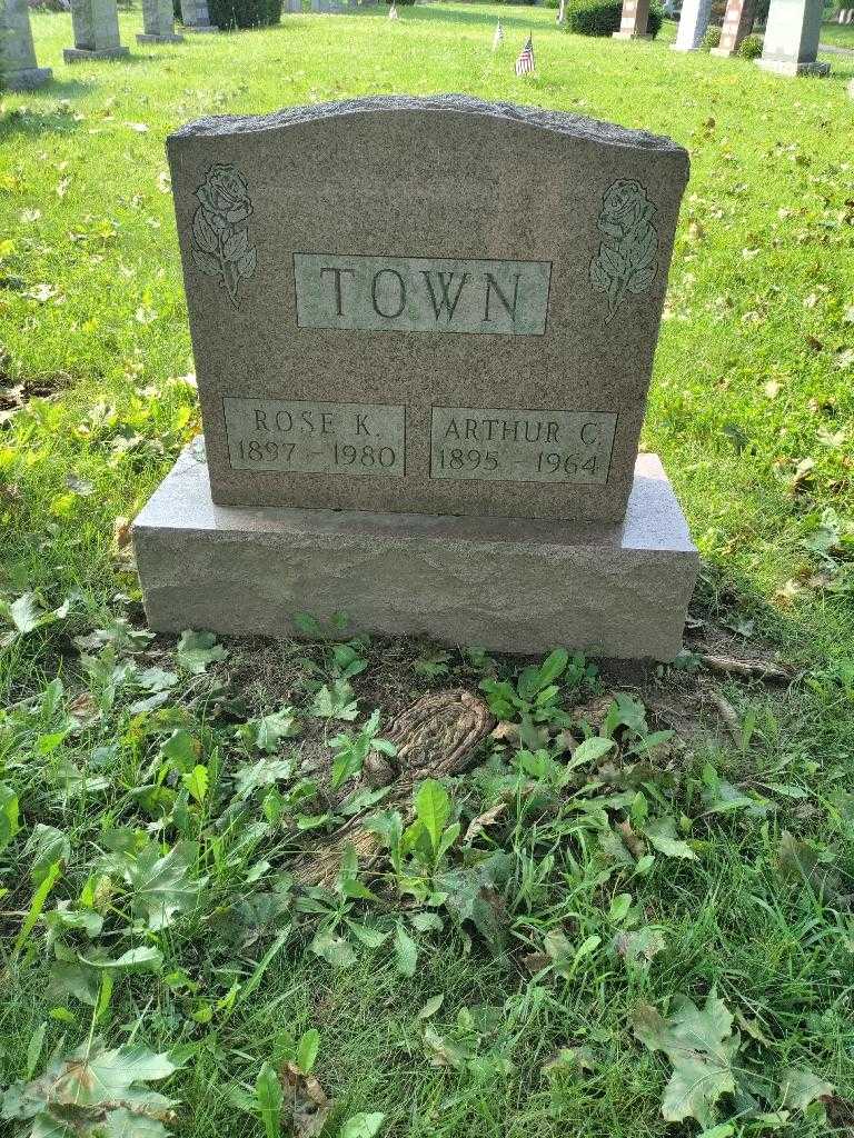 Rose K. Town's grave. Photo 1