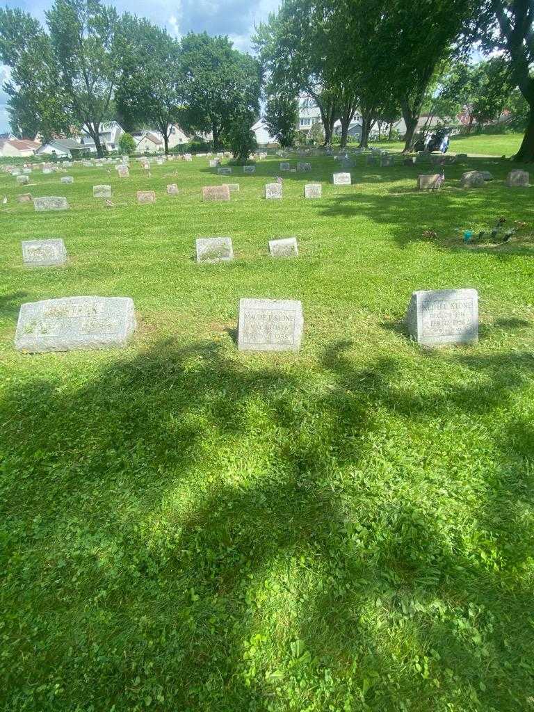 Maude E. Stone's grave. Photo 1